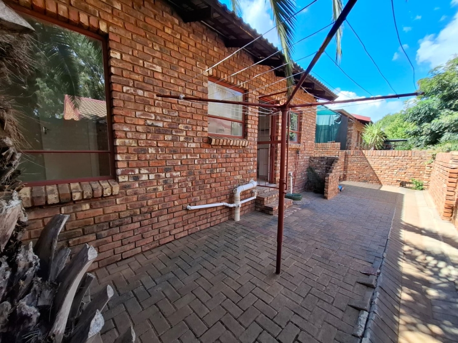 2 Bedroom Property for Sale in Langenhovenpark Free State